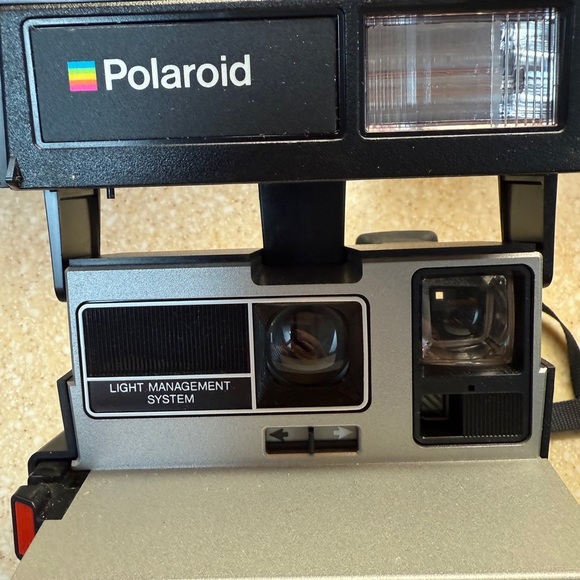 Polaroid Sun 600 LMS Camera - Black and Silver - Picture 8 of 16